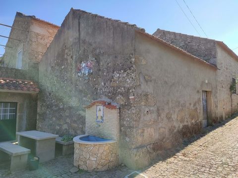 Stone house with ample space for renovation located in Devesa, Monsanto. This house, all in stone, has the potential to be transformed into a small 1 bedroom studio, with kitchen and living room in open space and bathroom and a mezzanine with a large...