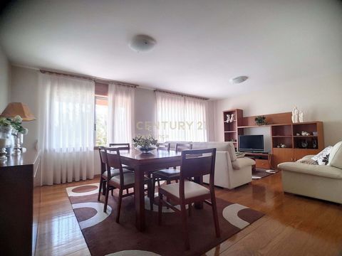 3 bedroom apartment located in a gated community in Santa Maria Maior, close to the city center, enjoying a privileged location in the city of Viana do Castelo. This apartment consists of 3 bedrooms with built-in wardrobes, one of which is a suite, k...
