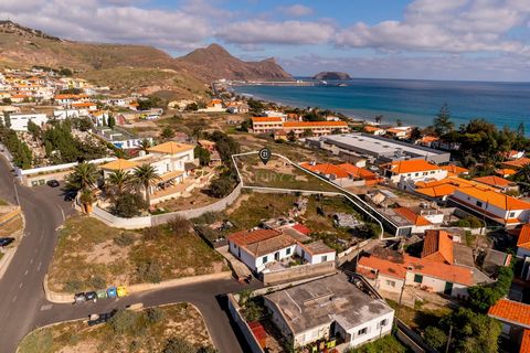 Discover your dream getaway in Porto Santo! This 1,080 m2 urban plot, strategically located in the stunning Vila Baleira area, offers a stunning panoramic view of the sea, guaranteeing a unique experience of tranquility and natural beauty. Its prime ...