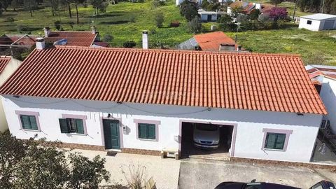 Charming villa in Branca, Canha, near Coruche, in the municipality of Montijo, close to the Santo Estevão golf course. Located on Rua das Latadas, this spacious property offers 660 m2 of land, 184 m2 of implantation and construction area. With two be...