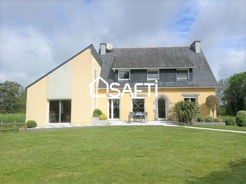 I present to you this magnificent Neo-Bretonne redeveloped in 1995, just 10 minutes from Pleyben and Châteauneuf du Faou, and only 40 minutes from the west beaches. On the ground floor, you will find a large living room with double-sided insert, an o...