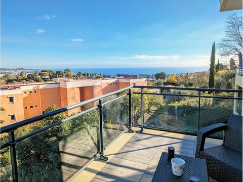 EXCLUSIVE: NICE WEST / Fabron: 3-room apartment on the TOP FLOOR with a quiet SEA VIEW in the 