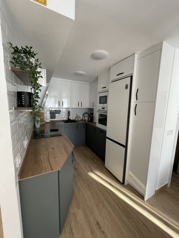 Bright newly renovated apartment with the best qualities. Previously configured with three bedrooms, it has now been intelligently reorganized into two spacious and cozy rooms, eliminating one and integrating the hallway, giving a feeling of spacious...