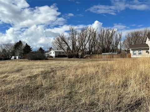Vacant lot ready for your custom, modular, or manufactured home. The lot is level and city water/sewer lines are nearby to hook into. View of mountains. Only about 5 minutes to downtown Livingston. May be purchased with corner lot - see MLS# 390559