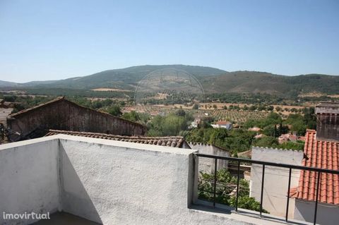 It is in Travessa do Café, in Porto Espada, municipality of Marvão that we find this villa consisting of two floors. It was this same house that gave the street its name. Once upon a time there was a café on the ground floor. It is a single property ...