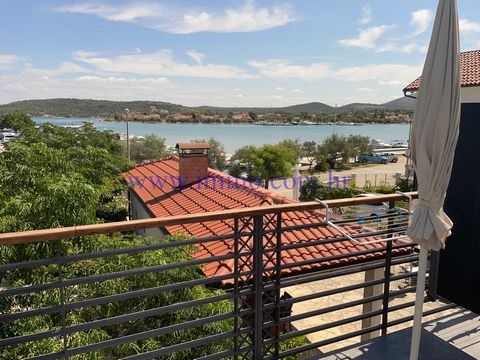 An excellent apartment house for sale, located in the surroundings of Šibenik, just a few steps from the crystal clear sea and fine pebble beach. The house is on two floors, completely renovated in 2022 with top quality materials and elegantly and ta...