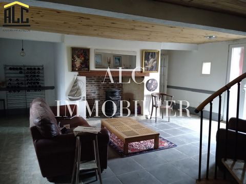 Sophie LEMONNIER from the ALC Immobilier Agency in Alençon offers for sale this country house of 175.20 m2. It consists of an entrance hall leading to a fitted and equipped kitchen with its fireplace of 35.09 m2, a living room with a second fireplace...