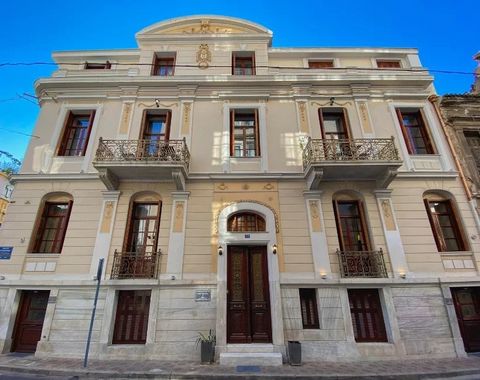 Neoklassiek gebouw te koop in Psirri, Athene. Het is momenteel in gebruik als een airbnb-hotel. Alle 8 appartementen zijn volledig gerenoveerd. Ideaal voor investeringen en een werkelijk prachtige investeringsmogelijkheid. Het is een van de weinige o...