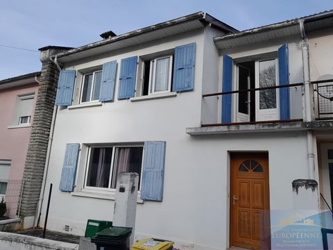 Lourdes, in a sought-after area, house built on two levels with garden of 226 m2. It is composed on the ground floor of an entrance hall opening onto the living room of 20 m2, independent kitchen of 16.7 m2 and pantry. Upstairs: 3 bedrooms and bathro...