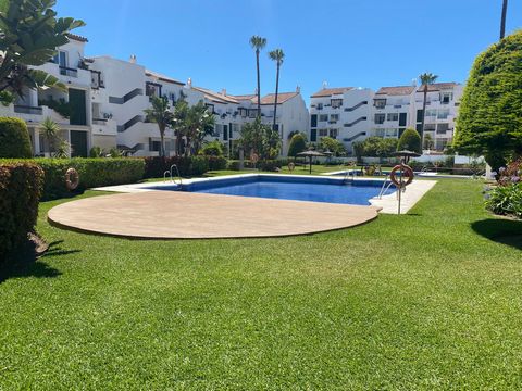 Located in Estepona. This luxury ground floor duplex is located in the beautiful area of Las Jacarandas, Bel Air, Estepona. With 2 bedrooms and 2 bathrooms, this property offers a comfortable and spacious living space. Built over an area of 115m², th...