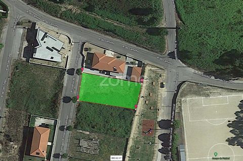 Identificação do imóvel: ZMPT565747 Come and discover this unique opportunity to build the house of your dreams in Pinheiro, Felgueiras! With 882 square meters of land, this property offers ample space to create a truly special home. With a footprint...