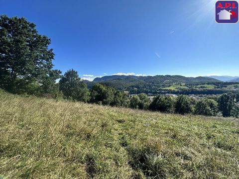 BEAUTIFUL VIEW ON THE PYRENEES Land of 1249 m² on the heights of Saint Girons, slightly sloping, it offers a nice open view of the Pyrenees. A few minutes walk from the city center, it is ideally located. Fees including tax charged to the seller AGEN...