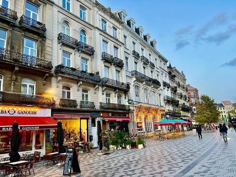 St Gilles-Parvis St Gilles-Beautiful commercial and investment building, dating from +/- 1902, 2 facades, without elevator, R+5, with a nice width on the facade of +/- 6m75, decorated with balconies on the 1st and 2nd floors. Surface area of ​​the pl...