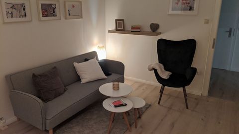 Nice modern apartment in Unterbilk with garden The completely furnished apartment offers space for 2 persons. The sofa in the living room can be converted to a bed and thus offers space for another guest. The kitchen is fully equipped with high-quali...