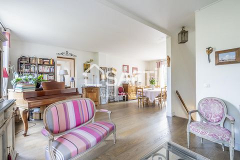 Without a doubt, this is THE house that all families have been waiting for! In Viroflay, on the edge of Versailles, in a protected side lane, close to all shops, schools, train stations (Viroflay Rive Droite and Rive Gauche 7-8 min walk), buses and a...