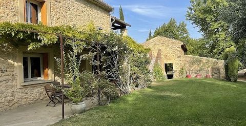 Gard - Mas 190 m2 - outbuildings - equestrian facilities Located a few minutes from the town of Uzès and the famous Pont du Gard, Horse Immo is pleased to present this very beautiful property to you. Located in the heart of a green and wooded environ...