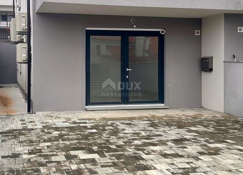 Location: Primorsko-goranska županija, Crikvenica, Crikvenica. CRIKVENICA - Apartment on the ground floor For sale is an apartment on the ground floor, surface area 50m2. The well-utilized space consists of a kitchen with a dining room and a living r...