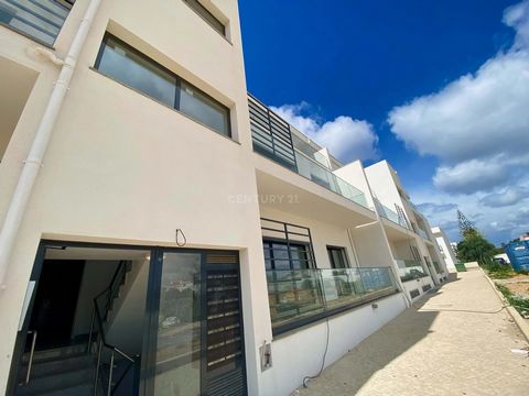 1 bedroom apartment in private condominium in Cabanas de Tavira with a parking space . The apartment has pre installation of Air-Conditioning and LED downlight recessed in false ceiling. The bedrooms (with wooden closet lacquered in white) and the li...