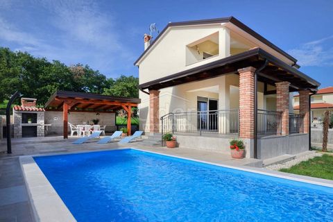 In a quiet place only 10 kilometers from Porec and 6 kilometers from the first beaches is located this beautiful stone villa of 180m2. It consists of ground floor and first floor, and the garden area is 470m2. The ground floor has a toilet, kitchen w...