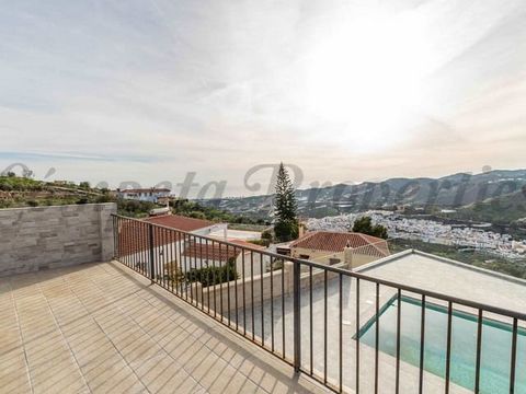 Impressive brand new holiday country house in Torrox, in a quiet location but close to the village. The house is distributed over one floor. Leaving the car in the parking area you walk to the front door, which leads directly into a spacious living-d...
