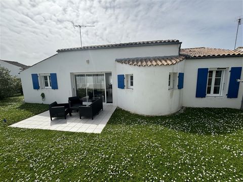 To seize, house approximately 89 m2 in the town of Semussac in a small, quiet housing estate. This property is made up of 3 bedrooms, a bright living room of approximately 34 m2, a separate kitchen, a bathroom and a toilet. It has a garage of approxi...