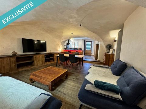 Located in the charming town of Le Monêtier-les-Bains, this apartment benefits from a peaceful environment in the heart of the Alps. Known for its thermal springs and magnificent landscapes, this city offers an ideal living environment for lovers of ...