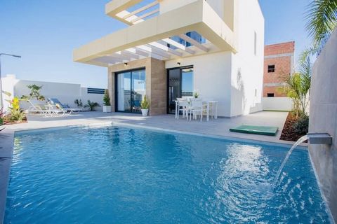 New construction villas located in Los Montesinos (South of Alicante). Villas with 3 bedrooms, 2 bathrooms, 1 toilet, private pool and solarium. Distributed in 2 levels: - The ground floor has a living-dining room integrated with the kitchen, patio, ...