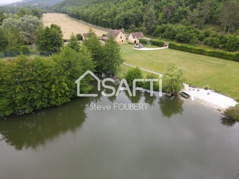 This property is located in Périgord Noir, near a typical village of the region. This set of 3 houses with a pond of 8000 m2 and its small sandy beach, as well as 2 tennis courts to be restored or readjusted into a leisure area, are located on 2.8 ha...