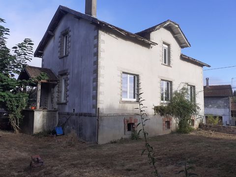 Sébastien Baylet ... offers you near the village of PAGEAS this village house to renovate with its land of 383 m2. It is composed of a basement and cellar for a surface of 65 m2. On the ground floor there is an open kitchen overlooking a living room ...