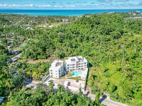 Luxuriöser Eigentumswohnungskomplex, bereit zu liefern. 3 Gebäude und jeweils 3 Ebenen. Insgesamt 9 Einheiten. Parkplatz vor natürlich, ein sehr schöner Pool und Pavillon. Jede Einheit verfügt über zugewiesene Parkplätze. 10 Minuten zu Fuß zum Playa ...