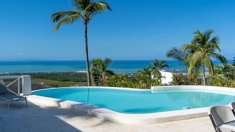 Villa mit 4 Schlafzimmern und Meerblick und spektakulärer Aussicht. Das Hotel liegt auf einem Berg, umgeben von anderen Villen. Schauen Sie sich nur die Bilder an: Das hat immerhin eine Million US-Dollar! Die Villa ist komplett ausgestattet. Das Haup...