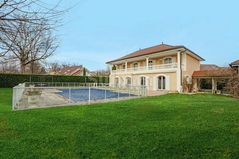 Réf. 500SR: Prévessin-Moens, in the Magny area, close to the town centre and amenities (bus, schools, shops), you will be charmed by this 275m2, 8-room detached house built in 2002 on 2 levels, set in 1,300m2 of wooded and enclosed grounds. It compri...