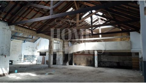Warehouse for sale with characteristics suitable for commercial, industrial, storage activities, among others. Warehouse with a generous ceiling height that gives it great versatility, being able to make a Mezzanine. An area of 600m2 practically in o...