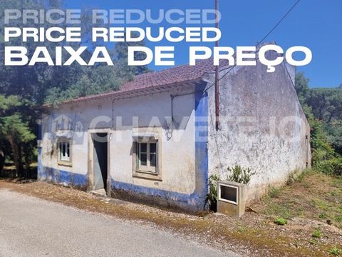 Are you looking for a property just a few kilometres from Tomar with the potential to become your dream home? Look no further! It is a country house with 2 bedrooms + 1 interior, a living room and kitchen. Currently there is no toilet. Through the in...