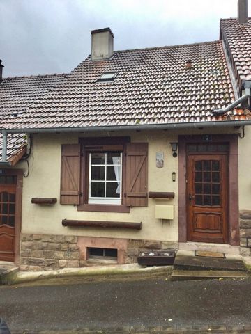 In der Stadt Saint-Louis-lès-Bitche bieten wir Ihnen ein Dorfhaus von ca. 76m2 mit 2 Schlafzimmern an. Das Interieur besteht aus einem Badezimmer, einem Wohn-/Esszimmer, einer ausgestatteten Küche und einem Schlafbereich mit 2 Schlafzimmern. Doppelt ...