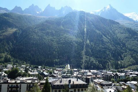 CHAMONIX - Center Superb open 2-room apartment of 44m², classified 3 stars, completely renovated, for 4 people. Located on the 6th floor with elevator of the historic residence 