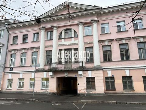 1701748 Продаются 2 смежные комнаты 6-комнатной тихой коммунальной в квартире, расположенной в историческом центре города. Отличное месторасположение, рядом с основными транспортными узлами и всеми необходимыми инфраструктурными объектами. Цените ком...