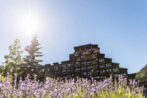 Obiekt Résidence L'ours Blanc położony jest w regionie Owernia-Rodan-Alpy, w departamencie Isère, w samym sercu kurortu Alpe d'Huez. Idealnie komponująca się z górskim krajobrazem rezydencja charakteryzuje się tradycyjną architekturą z kilkoma akcent...