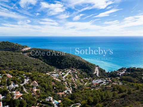 In Eze bietet diese von einem Architekten entworfene Villa einen außergewöhnlichen Blick auf das Mittelmeer, in der Nähe von Monaco. Mit seinem modernen und schlanken Design, das sich derzeit im Bau befindet, verfügt es über hochwertige Ausstattungsm...