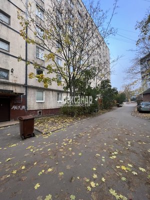 1695426 Продается 3 ккв по адресу г. Выборг ул. Гагарина 12, квартира расположена на 1 этаже 9 этажного панельного дома 1976 года постройки, общей площадью 66,4 кв. м., жилая площадь 51 кв.м., кухня 7 кв.м. В квартире 2 изолированные комнаты, большой...