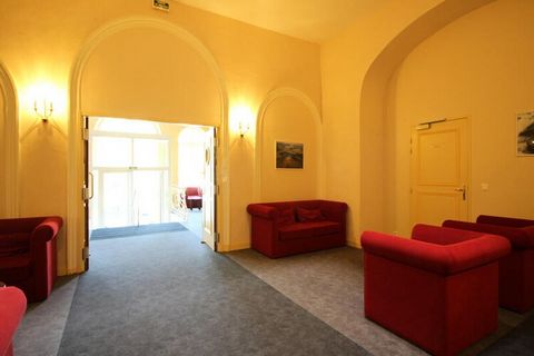 Dieses entzückende Apartment befindet sich im 3. Stock eines ehemaligen Luxushotels, das in eine Residenz umgewandelt wurde, und bietet einen ruhigen und modernen Rückzugsort mit Aufzugszugang. Es bietet Platz für bis zu fünf Gäste und verfügt über e...