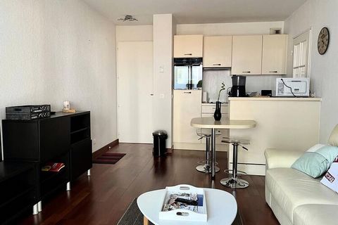 T2 CAMBO: C205. In een recente residentie met zwembad*, vlakbij thermale baden (1,2 km), comfortabel appartement met één slaapkamer, op de 1e verdieping. Moderne woonkamer met niet-uitklapbare bank, flatscreen-tv, ingerichte keuken met oven, koelkast...