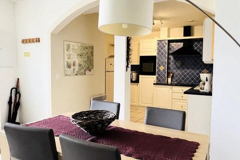 Ce charmant appartement T2 vous propose un sיjour lumineux et confortable dans une maison ancienne rיnovיe. Il comprend une chambre indיpendante et un spacieux salon/salle א manger de 30 m², dotי d'un canapי douillet. L'appartement dispose יgalement ...