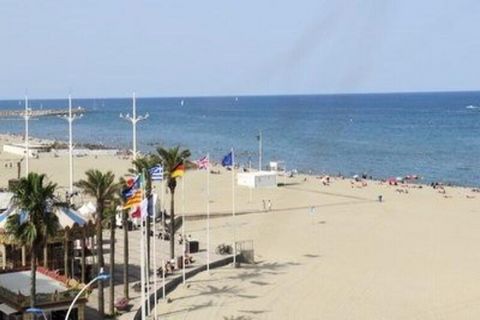 4ARAX31 - Canet en Roussillon, Wspaniały apartament z widokiem na morze, umeblowany i wyposażony dla 4 osób. winda.Klimatyzacja Panoramiczny widok na ten apartament położony w nadmorskim kurorcie przy plaży Canet, blisko centrum i sklepów oraz 9 km p...