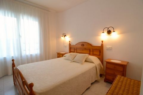 Apartament en L´Escala posseeix 2 dormitori(s) i capacitat per a 6 persones. Allotjament de 59 m² còmode. Està situat en una zona ben comunicada i al casc urbà. Disposa de planxa, accés internet (wifi), balconada, caldera individual de gas, 1 ventila...