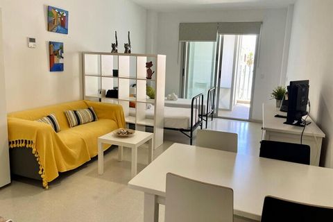 Appartement in FIRST LINE BEACH, met uitzicht op zee en op slechts 20 meter van PLAYA FERRARA in Torrox-Costa, een prachtige enclave aan de Costa del Sol van Malaga, met een microklimaat dat het het hele jaar door speciaal maakt. Het appartement is n...