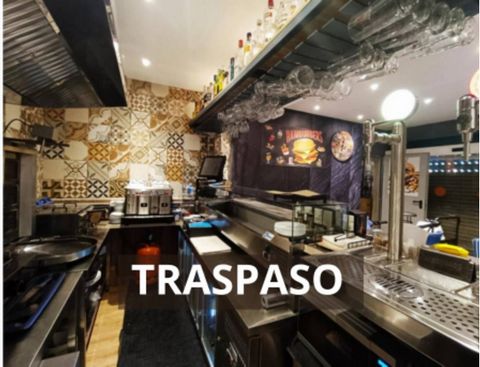 Bar-Rest de comida rápida en traspaso con extracción de humos y licencia C2 en Nou Barris. Traspaso 65.000€. Alquiler 499€ Aforo interior de 15 personas y terraza con aforo para 16 personas. Este restaurante está ubicado en un pasaje de bares y resta...