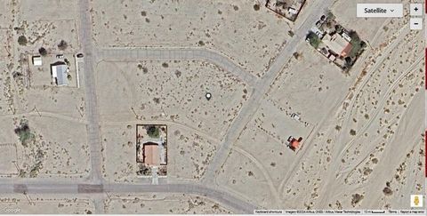 Huge residential 15,590 sft lot. Utilities near property line and ample room to build your new home and more! Close to the desert cities of the Coachella Valley, and Imperial Valley Area increasingly popular because of Affordable home prices. RV and ...