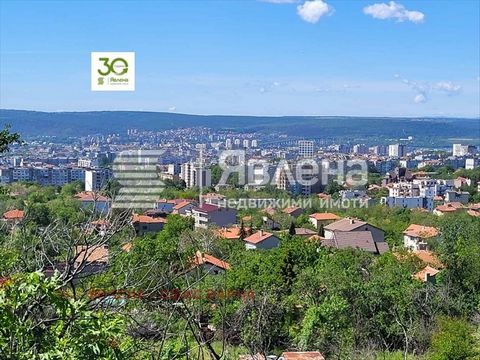 NOUVEAU PRIX RÉDUIT ! J’ai le plaisir de vous offrir un terrain réglementé avec un panorama à 180 degrés sur Varna, la mer et le lac de Varna. La propriété a une bonne approche et est située au-dessus de l’hôpital militaire, dans un quartier adapté à...