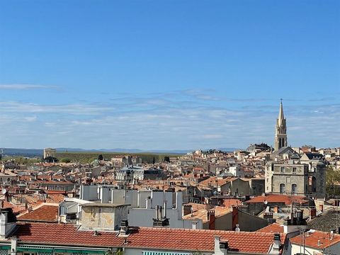 En coeur de ville et en étage élevé, superbe appartement traversant 4 pièces de 110 m2 avec 28 m2 de terrasse... Emplacement de tout 1er ordre avec les commerces, les tramways, la gare et le centre historique à toute proximité. Belle lumière entrante...